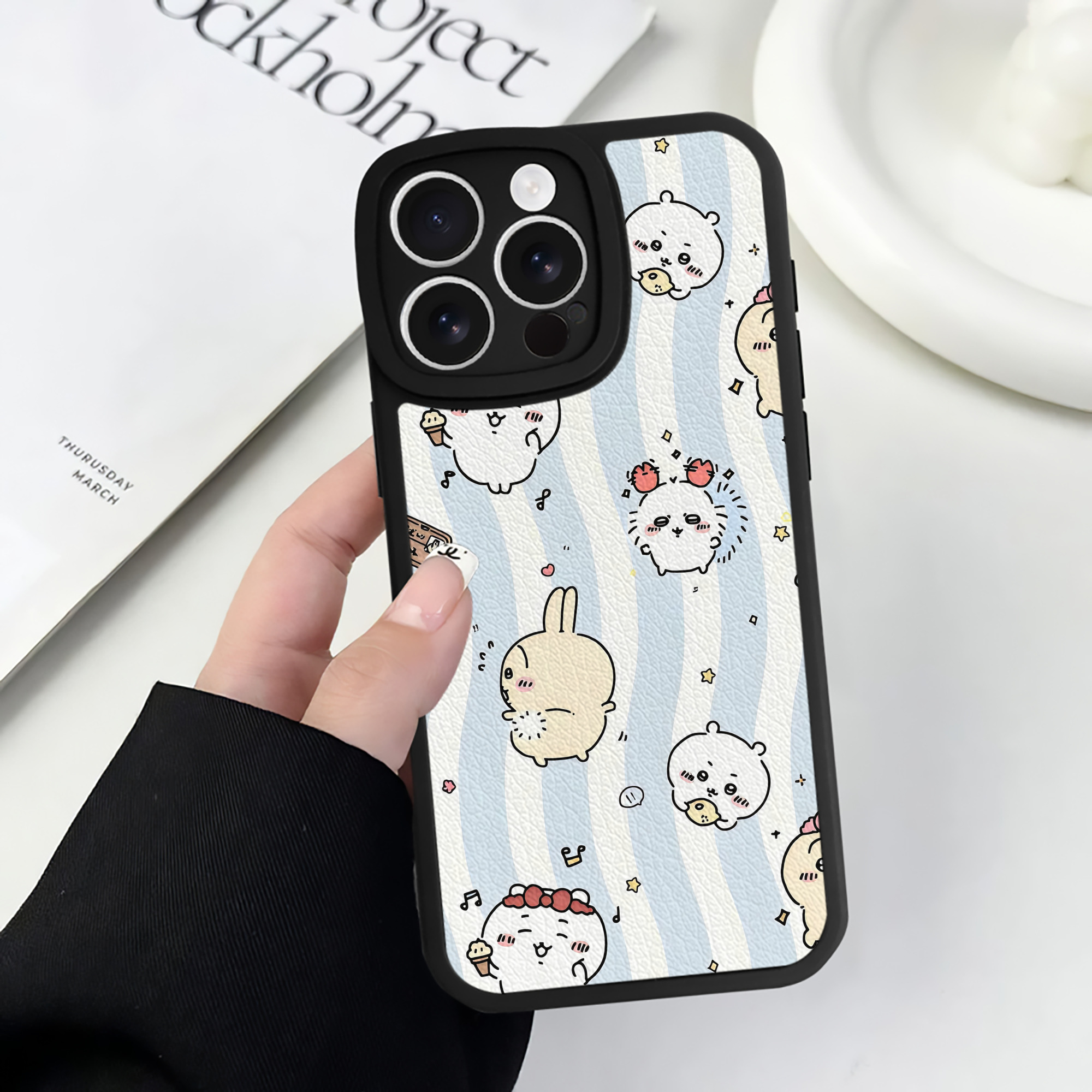 （画像用） ちいかわ Chii-kawa 【iPhone 16シリーズ対応】シリコンスマホケース（レザー調） 材質：シリコン